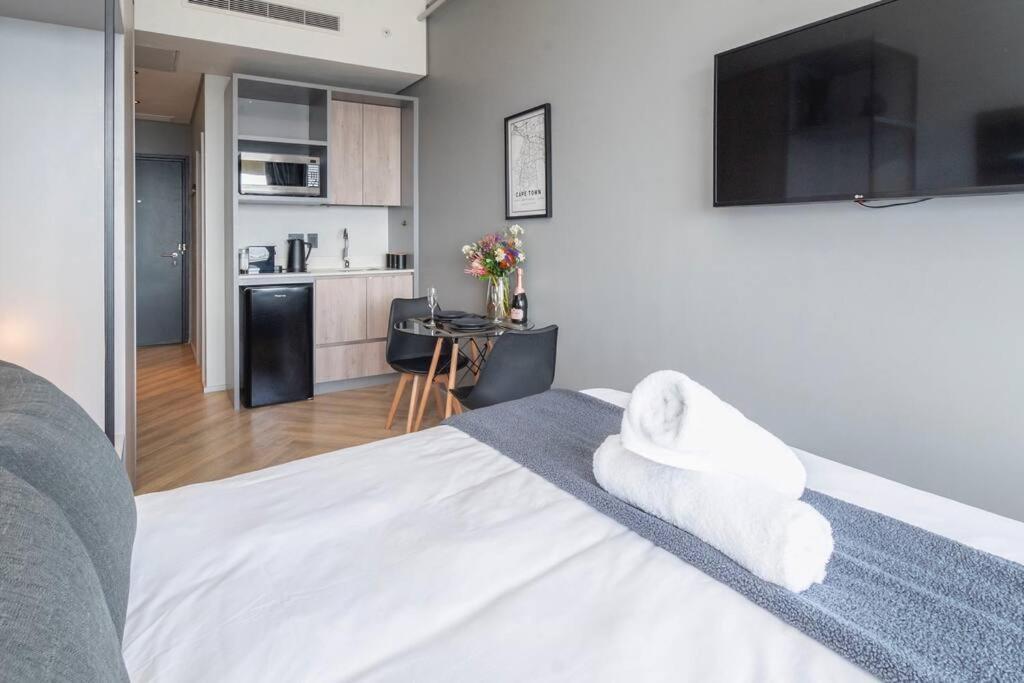 Classy Boasting Breathtaking Views Apartment Cape Town